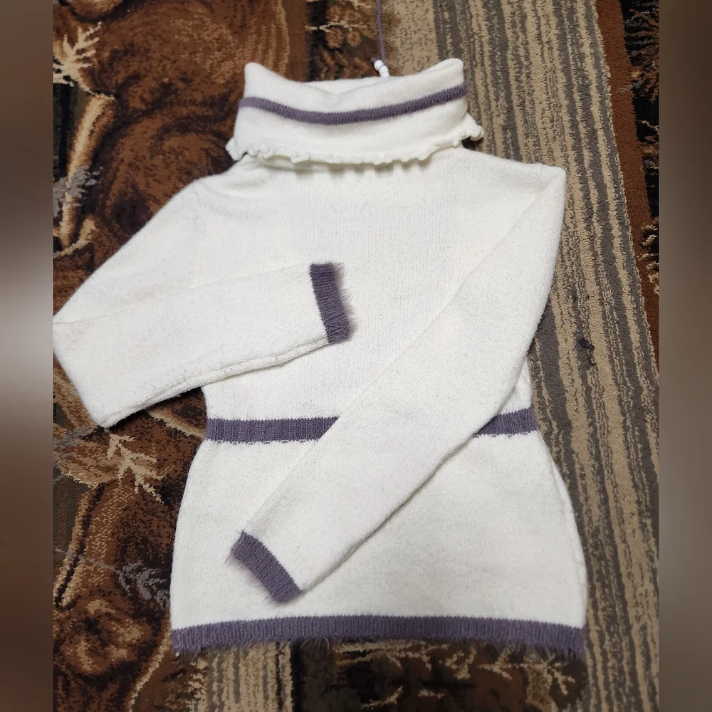 Sweater - Picture 9 of 9